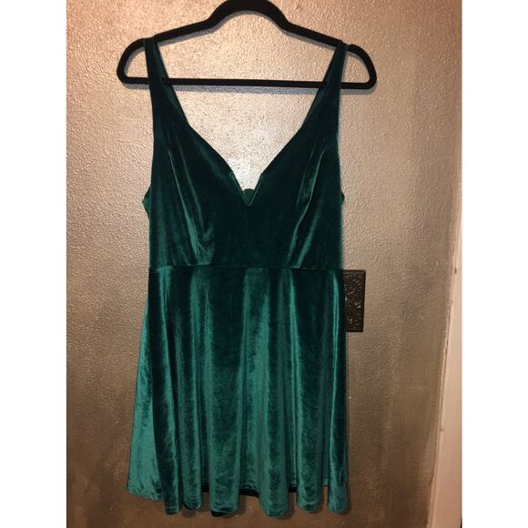 Kimchi Blue FairyCore Heart of the Ocean  Green Velvet  Sleeveless Mini Dress - Picture 1 of 7